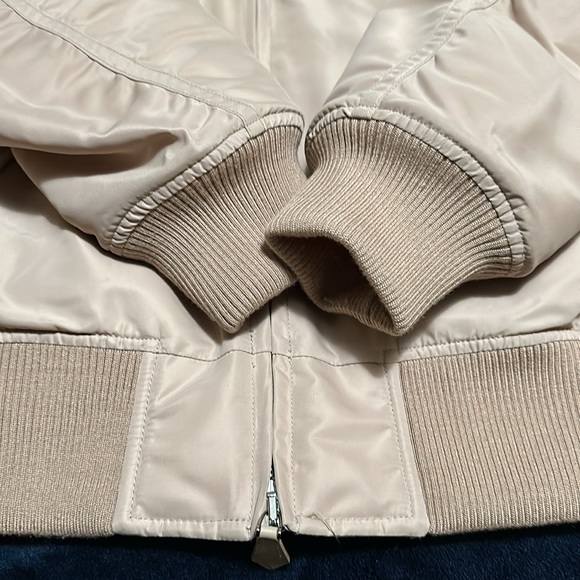 Burberry Logo-Printed Bomber Jacket - Picture 8 of 16